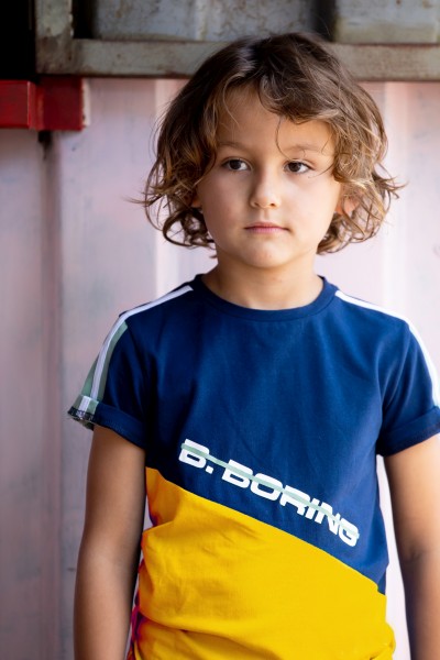 Boys short sleeve with slanted cut and sew partk